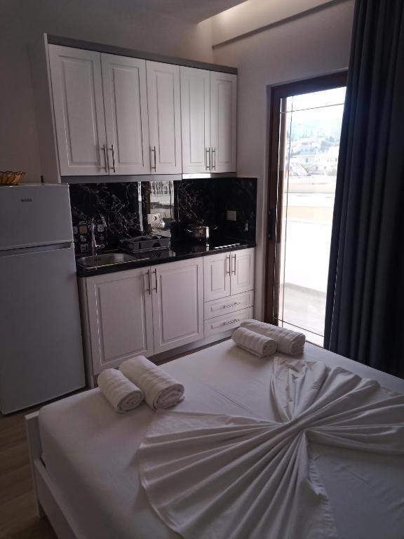 Hotel Opolonia Ksamil Buitenkant foto